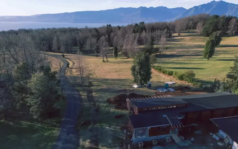 Vista panorámica del terreno de Casa La Reserva en Vista Magna, Pucón